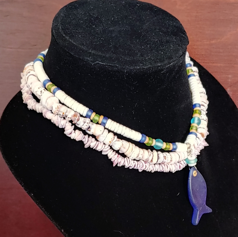 Shell necklaces - Picture 3 of 4